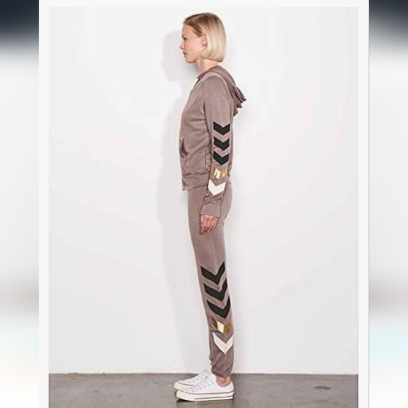 Sundry Chevron zip hoodie, size 3 or Large - Picture 3 of 10